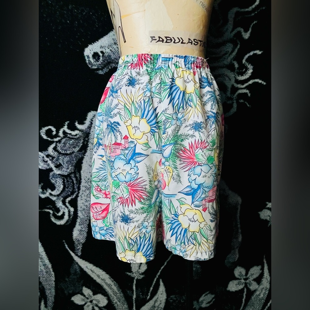 LAST CHANCE 🌈 VTG 1980s Colorful Tropical Floral Print Shorts